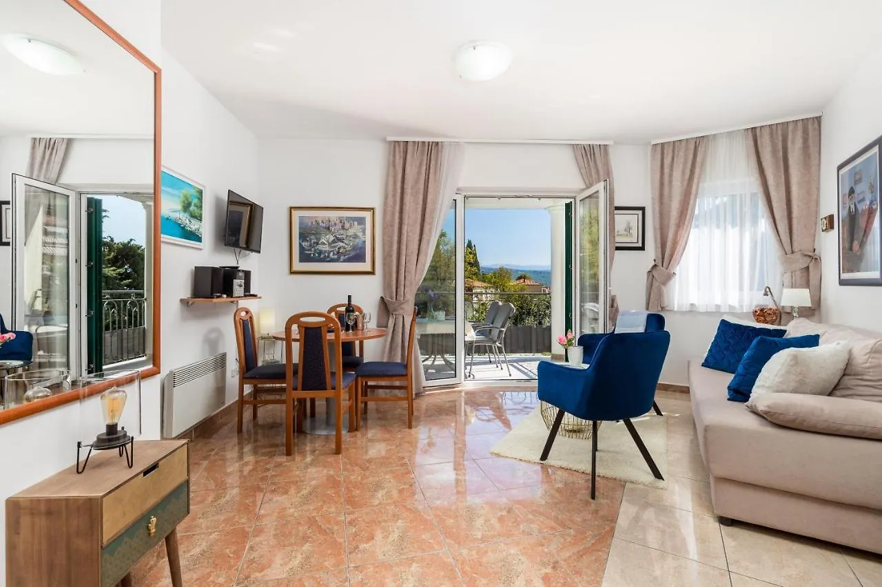 Light Summer Apartment With A Swimming Pool Opatija